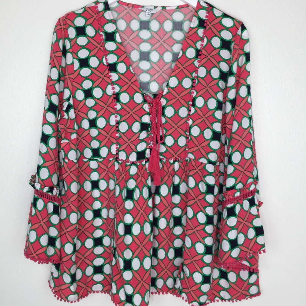 SOLD❗️CROWN & IVY Coral salmon geo design top - Picture 2 of 8